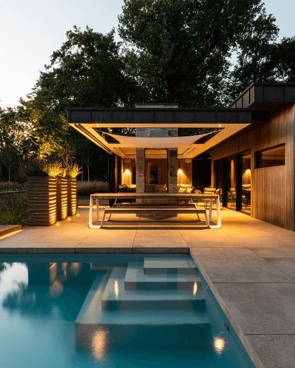 Buitenhaard moderne achtertuin luxe overkapping zwembad