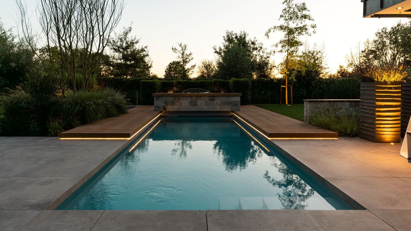 Exclusieve tuin luxe zwembad moderne tuinarchitectuur