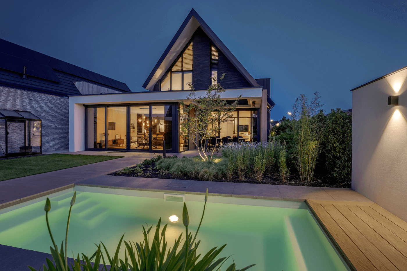 Ibizatuin ibiza style moderne achtertuin zwembad tuinontwerp tuinaanleg