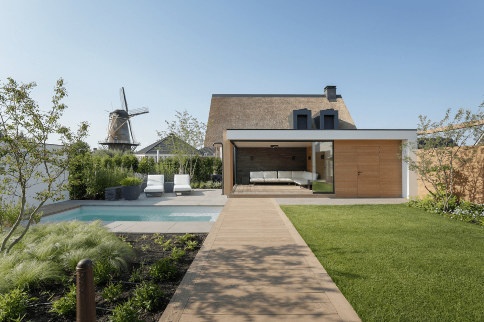 Ibizatuin met zwembad moderne achtertuin tuinarchitect tuinontwerp