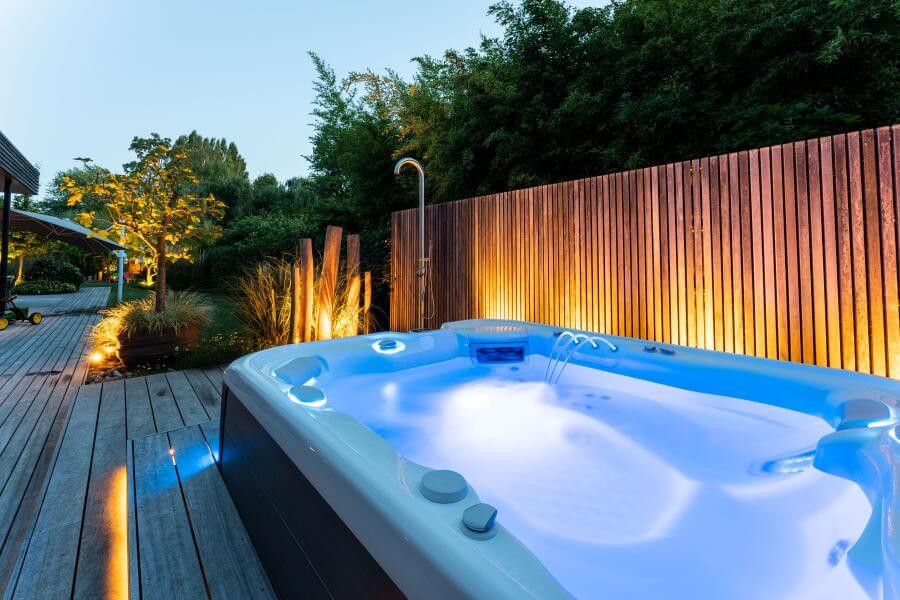 jacuzzi tuin in rotterdam buitendouche wellness tuinarchitectuur