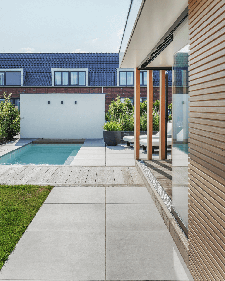 Mini pool in mediteeraanse tuin plunge pool